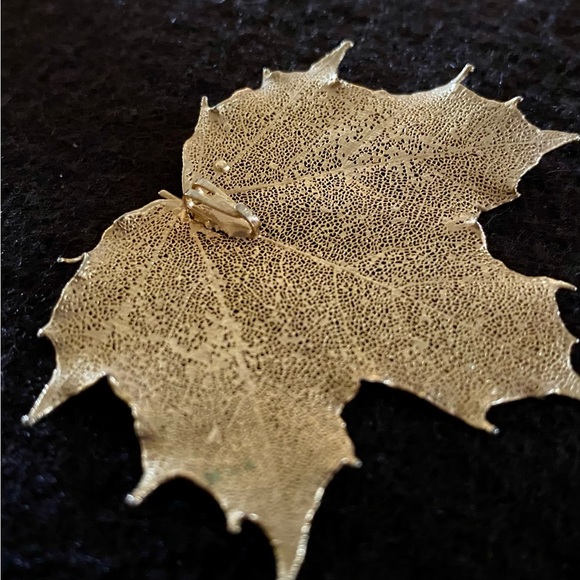 Gold leaf - Picture 2 of 6